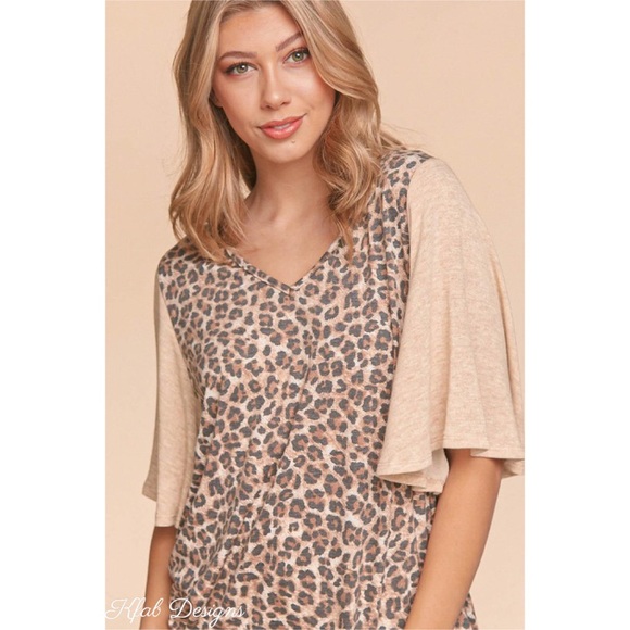 ❤️LAST! 2! V Neck Leopard Print Super Soft Flutter Sleeve Top! - Picture 3 of 7